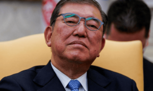 石破茂突然不装了，在南海递出一把刀，关键时刻蒙古国收到信号