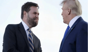 美国对华政策一夜大变？特朗普还没启程访华，赫格塞斯对中国态度突然软化：无意改变台海现状！