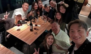 曾志伟摊上事了？马来西亚合影惹争议，火速发声表明爱国立场！