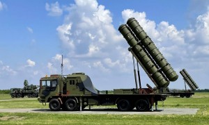 中国导弹家族全方位碾压B-52，从南海到万米高空的死亡罗网