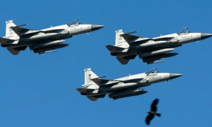 巴铁 45 亿军售爆单！中国技术海陆空武器：枭龙战机竟比歼10好卖