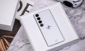 特朗普造手机，LOGO像锤子科技？网友：罗永浩代言？